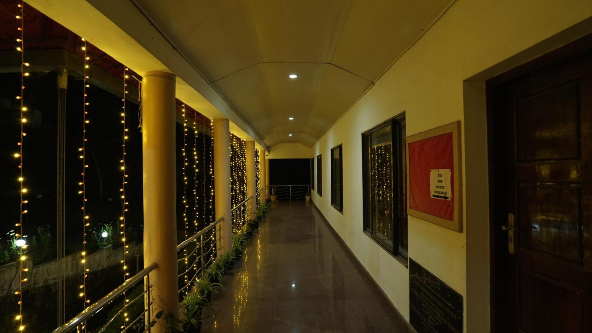 Ac Mist Hotel Munnar Ngoại thất bức ảnh