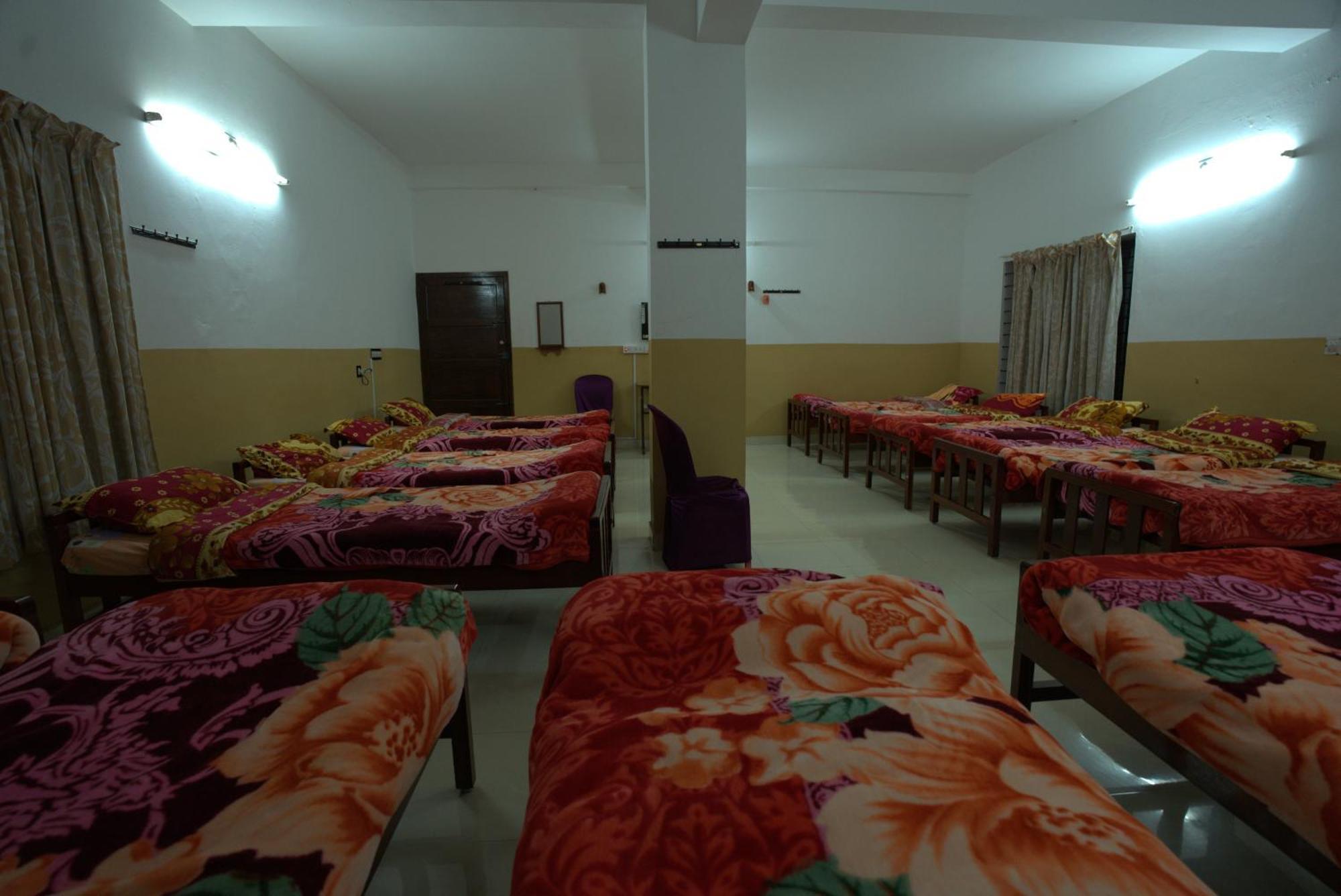Ac Mist Hotel Munnar Ngoại thất bức ảnh